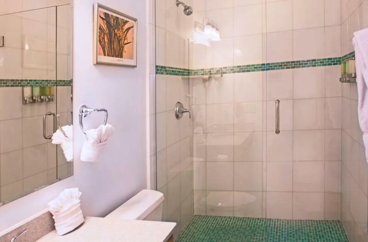 Travelers Palm Inn Key West