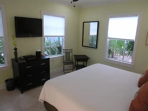Travelers Palm Inn Key West